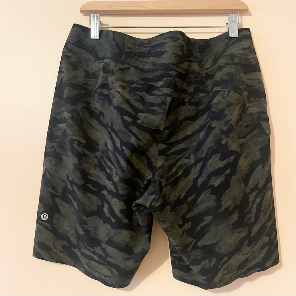 Lululemon Athletica Current State Short 9” Military Green - Picture 6 of 8